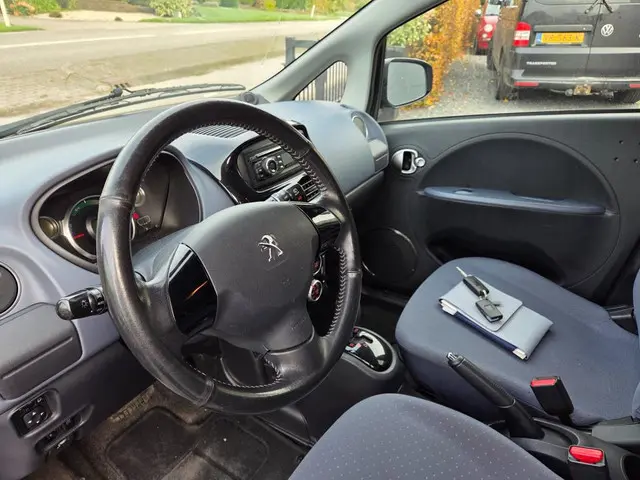 Peugeot iOn Active 2013 Elektrisch 5