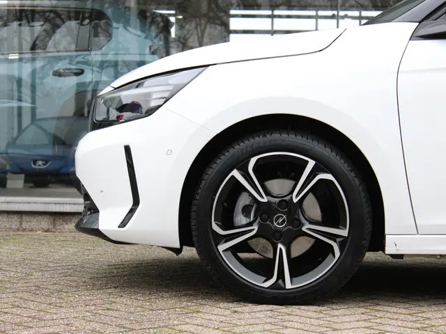 Opel Corsa Hybrid 110 GS 2024 Hybride Benzine 10