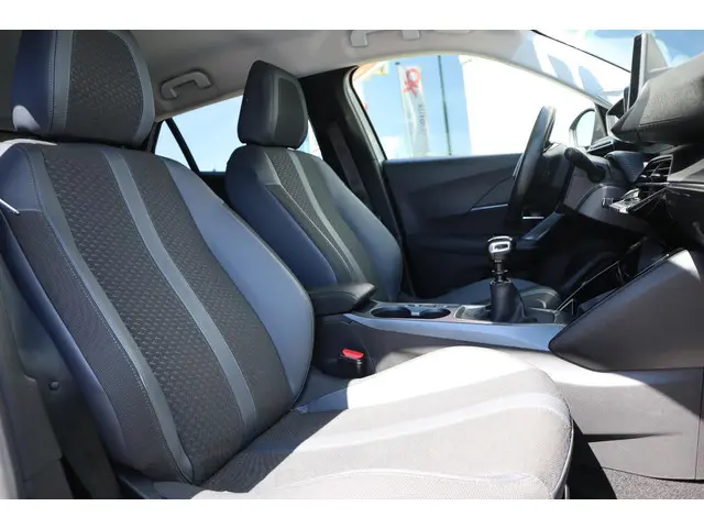 Peugeot 2008 1.2 130PK ALLURE PACK 2021 Benzine 21