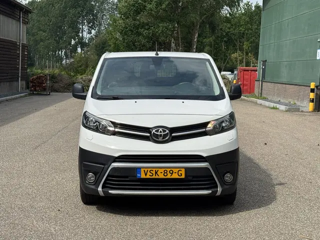 Toyota ProAce Worker 1.6 D-4D Navigator L2 2019 Diesel 6