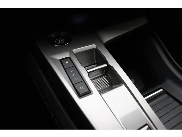 Peugeot 408 1.2 PureTech Allure 130 EAT8 2024 Benzine 18
