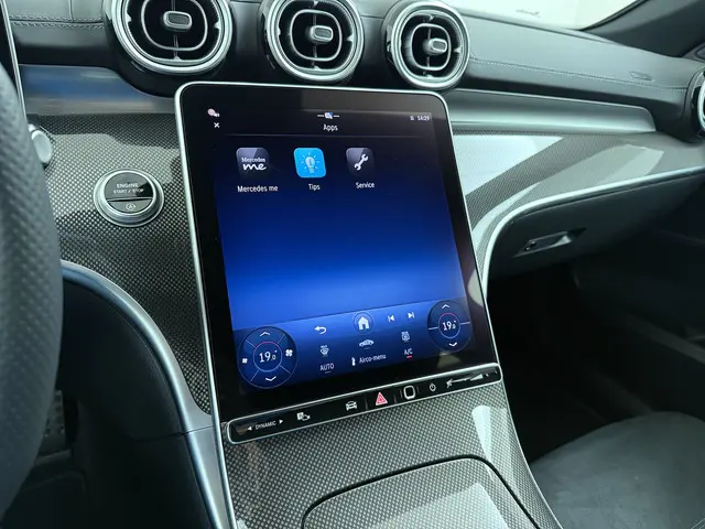 Mercedes-Benz C-Klasse 180 AMG Line 2024 Benzine 35