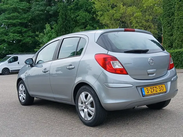 Opel Corsa 1.2-16V Design Ed 2013 Benzine 8