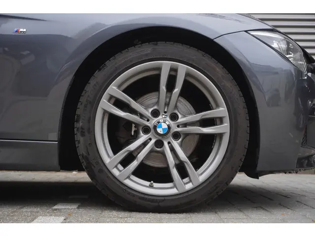 BMW 3 Serie Touring 320i 2018 Benzine 7