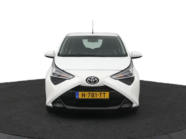 Toyota Aygo 1.0 VVT-i x-play 2022 Benzine 16