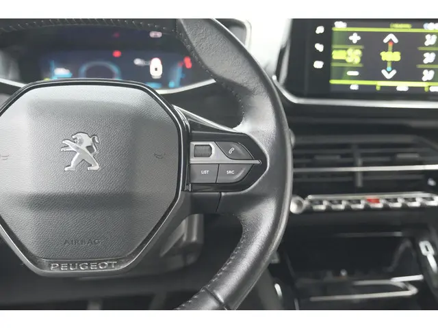 Peugeot 2008 PureTech 130 Allure 2020 Benzine 32