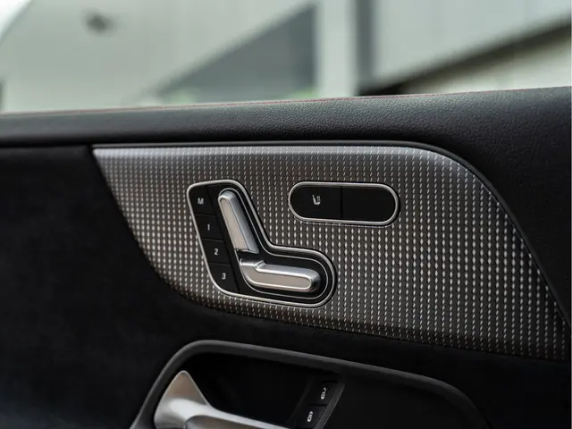 Mercedes-Benz EQB 250 AMG Line 67 kWh 2022 Elektrisch 27