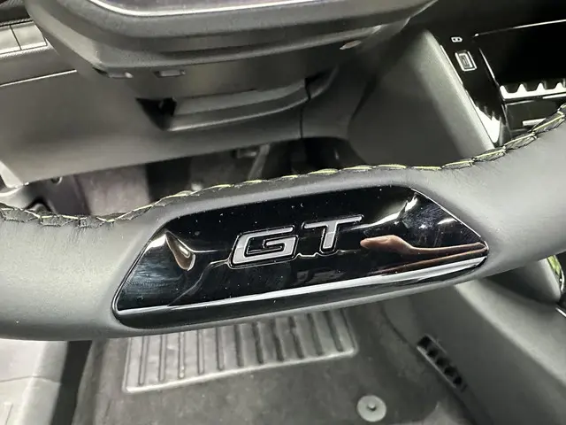 Peugeot 2008 1.2 Hybrid 145 GT 2025 Hybride Benzine 24