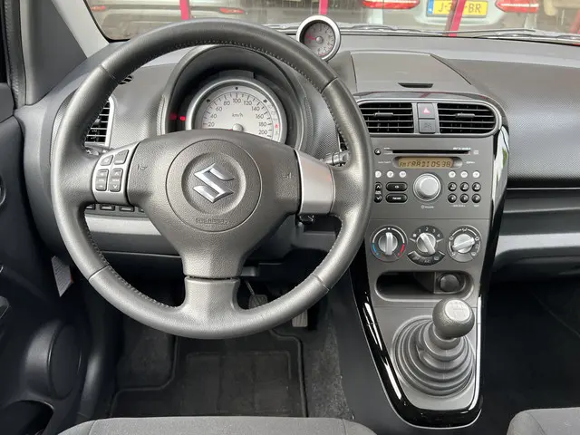 Suzuki Splash 1.2 Exclusive EASSS 2015 Benzine 18