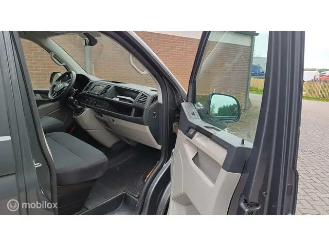 Volkswagen Transporter 2.0 TDI L1H1 2017 Diesel 17