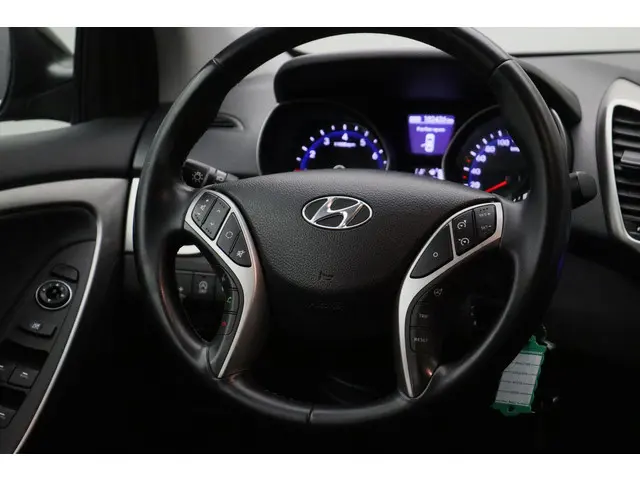 Hyundai i30 1.6 GDI Go! Plus 2015 Benzine 16