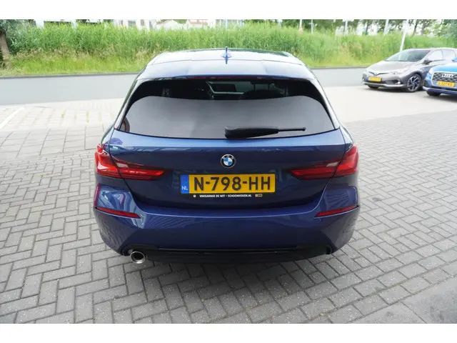 BMW 1 Serie 118i Business Edition 2021 Benzine 3