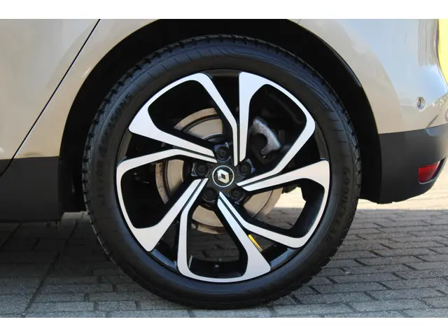 Renault Scénic 1.3 TCe Bose 2018 Benzine 30