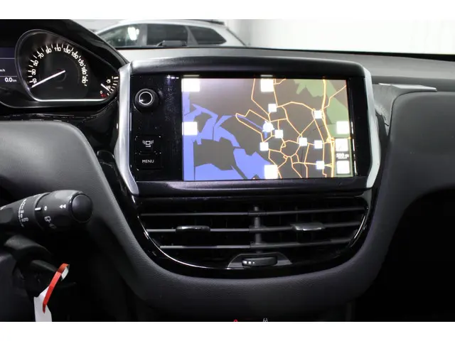 Peugeot 208 1.0 VTi Blue Lease 2013 Benzine 20