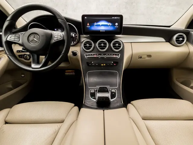 Mercedes-Benz C-Klasse 180 AMG Edition 1 2015 Benzine 6