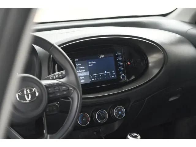 Toyota Aygo X 1.0 VVT-i MT Play 2023 Benzine 48