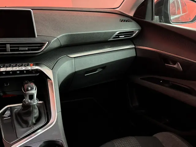 Peugeot 5008 1.2 PureTech Active 2017 Benzine 28