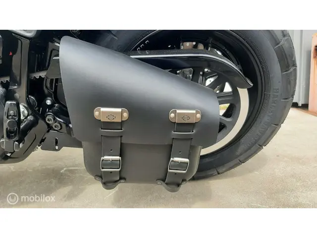 Harley-Davidson FXFBS 114 Softail Fat Bob 2021 Benzine 17