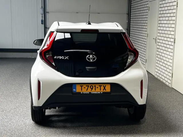 Toyota Aygo X 1.0 VVT-i MT first 2023 Benzine 6