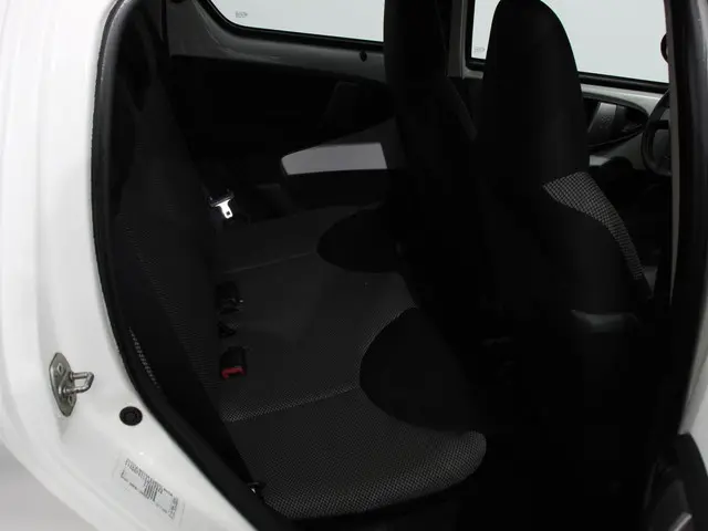 Toyota Aygo 1.0 VVT-i Aspiration Automaat 2013 Benzine 18