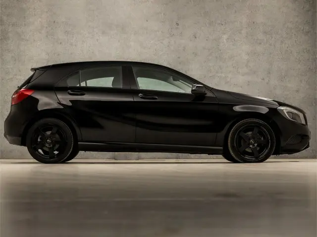 Mercedes-Benz A-Klasse 180 Black Sport 2013 Benzine 4