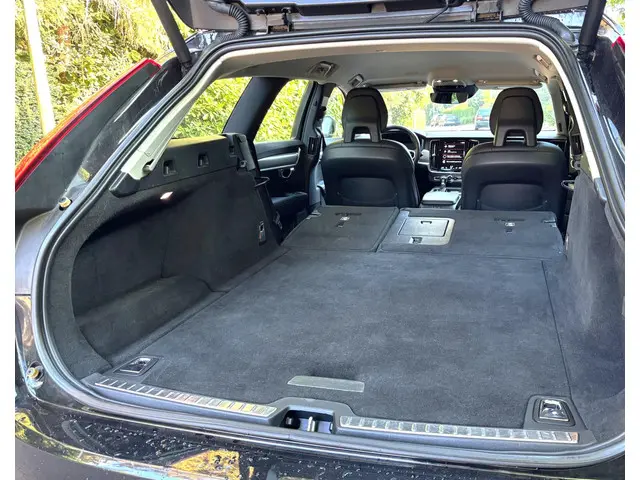Volvo V90 2.0 T4 2019 YOUR CLASSIC CAR-SOLD. 2019 Benzine 24