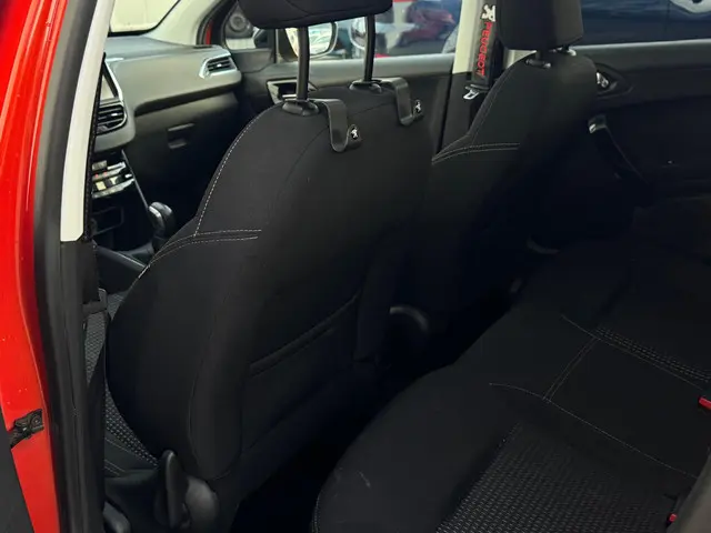 Peugeot 208 1.2 PureTech Allure 2015 Benzine 20