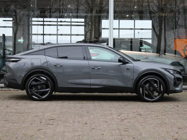 Peugeot 408 1.6 HYbrid 225 EAT8 GT 2025 Hybride Benzine 23