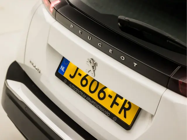 Peugeot 2008 1.2 PureTech Sport 2020 Benzine 26