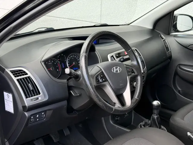 Hyundai i20 1.2i i-86PK Airco|Navigatie|Led!!! 2014 Benzine 2