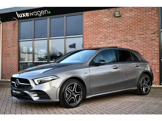 Mercedes-Benz A-Klasse 250 e AMG 2021 Hybride Benzine 31