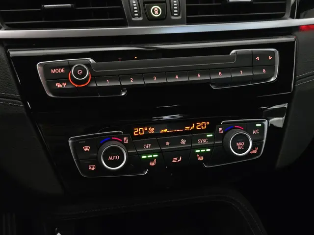 BMW X1 xDrive25e Sport Line 2022 Hybride Benzine 17