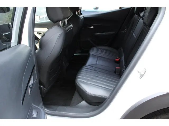 Peugeot 2008 1.2 PureTech GT-Line 2020 Benzine 19