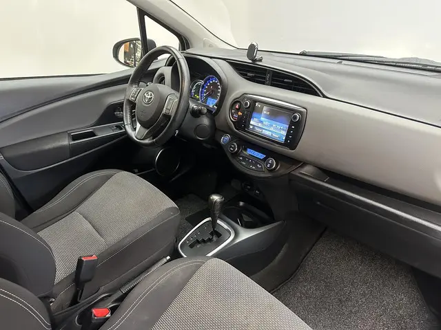 Toyota Yaris 1.5 Hybrid Comfort 2015 Hybride Benzine 11