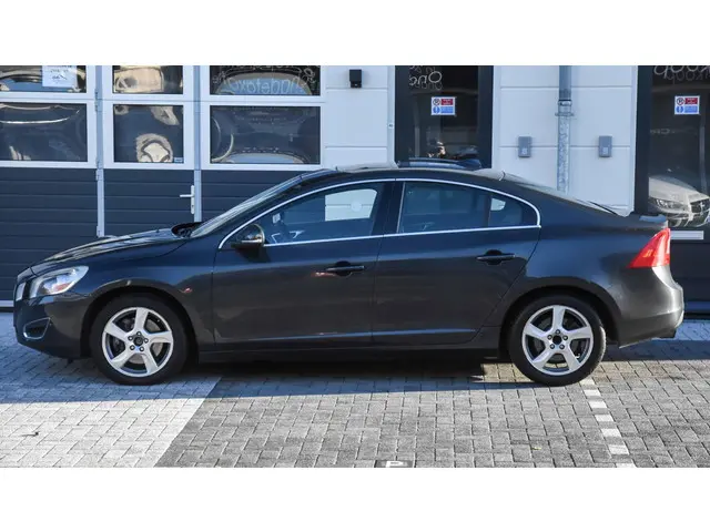 Volvo S60 2.0 T5 Momentum 2013 Benzine 39