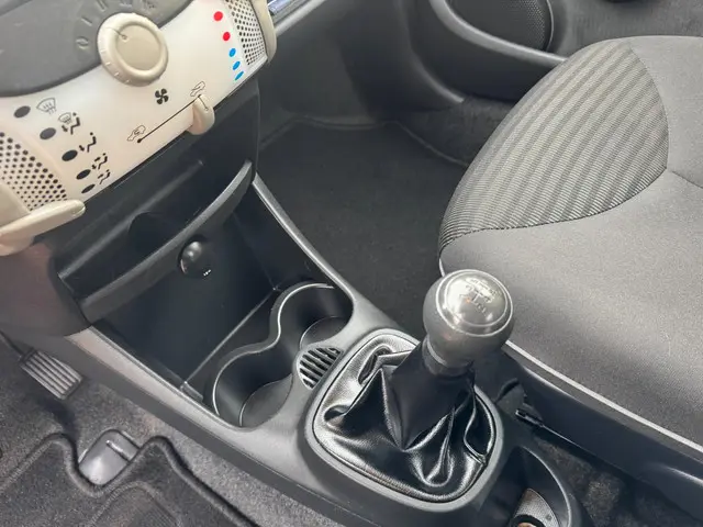 Peugeot 107 1.0 Active 93.000 KM AIRCO 2013 Benzine 15