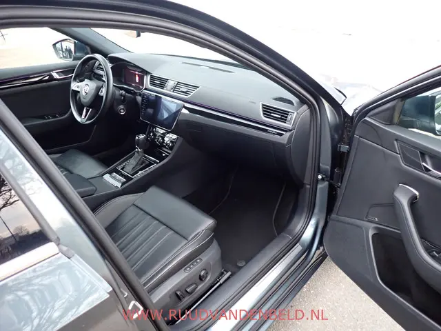 Škoda Superb Combi 1.4TSI iV 2020 Hybride Benzine 21