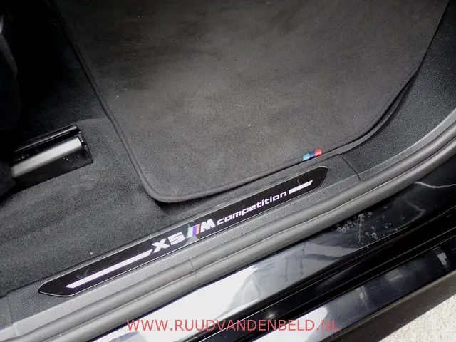 BMW X5 M COMPETITION 2021 Benzine 45