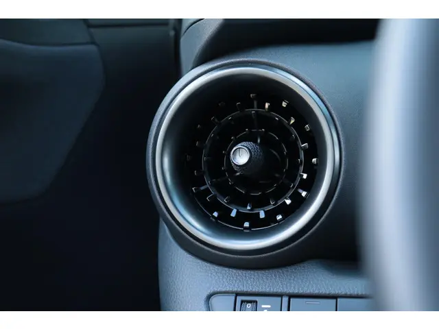 Toyota C-HR 1.8 Hybrid 140 Dynamic, 2024 Hybride Benzine 28