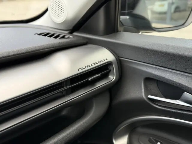 Jeep Avenger Altitude 54 kWh Aut. 2023 Elektrisch 22
