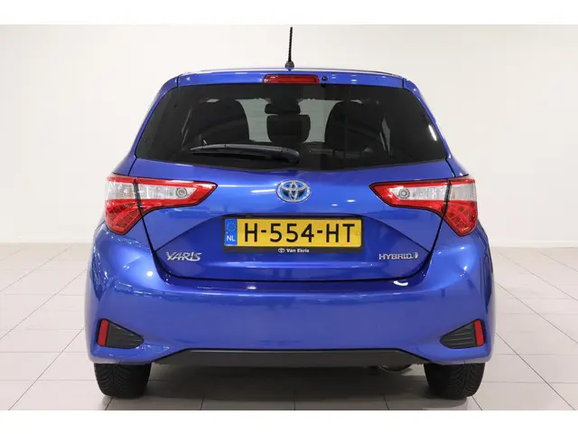 Toyota Yaris 1.5 Hybrid Dynamic, 2020 Hybride Benzine 4