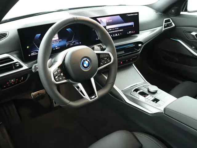 BMW 3 Serie Touring 330e xDrive 2025 Hybride Benzine 64