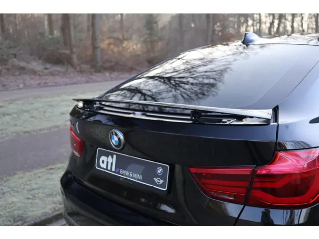 BMW 3 Serie GT 320i High Executive 2020 Benzine 12