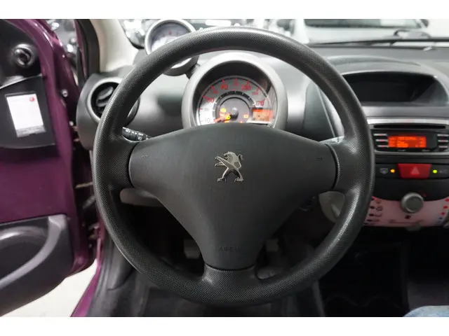 Peugeot 107 1.0 Urban Light / Airco / Elek.Pakket / 2013 Benzine 8