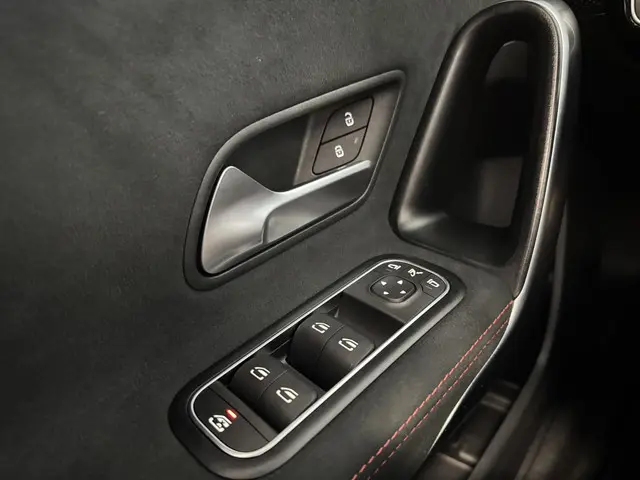 Mercedes-Benz A-Klasse 200 AMG Line 2022 Benzine 17
