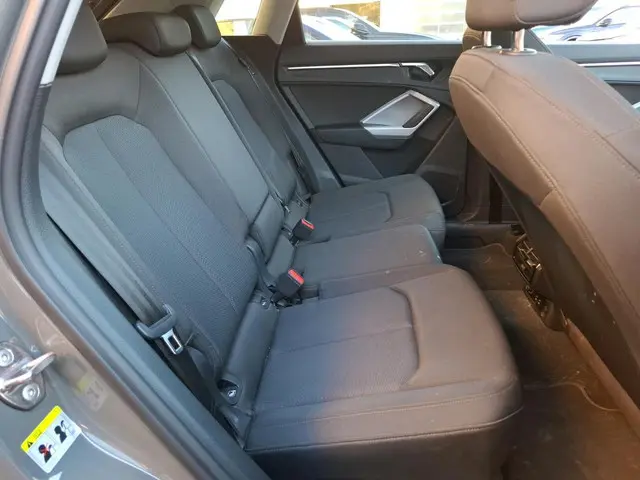 Audi Q3 45 TFSI e edition PHEV 2022 Hybride Benzine 6