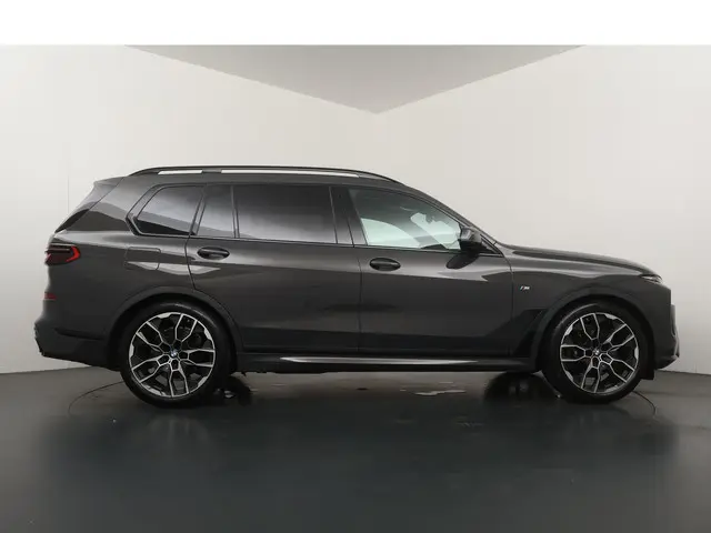 BMW X7 xDrive40i 2025 Benzine 8