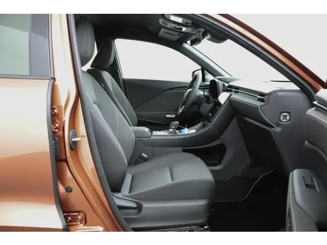 Lexus LBX 2WD 2025 Hybride Benzine 22