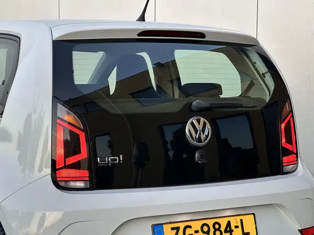 Volkswagen up! 1.0 BMT move up! 2019 Benzine 4