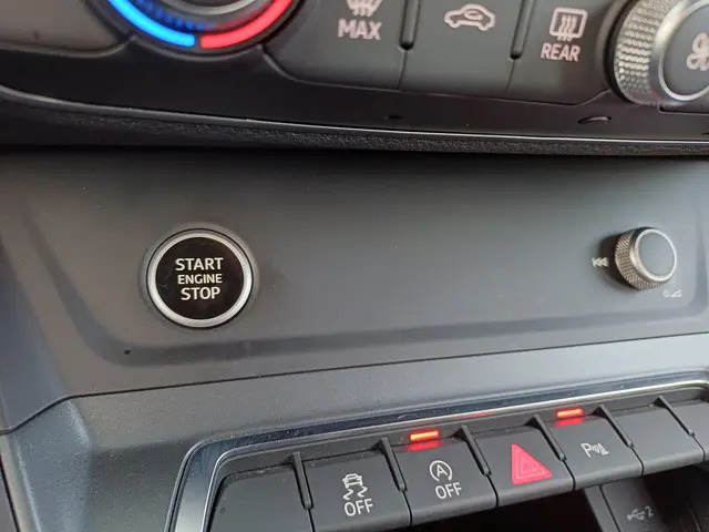 Audi Q3 35 TFSI S edition 2021 Hybride Benzine 51